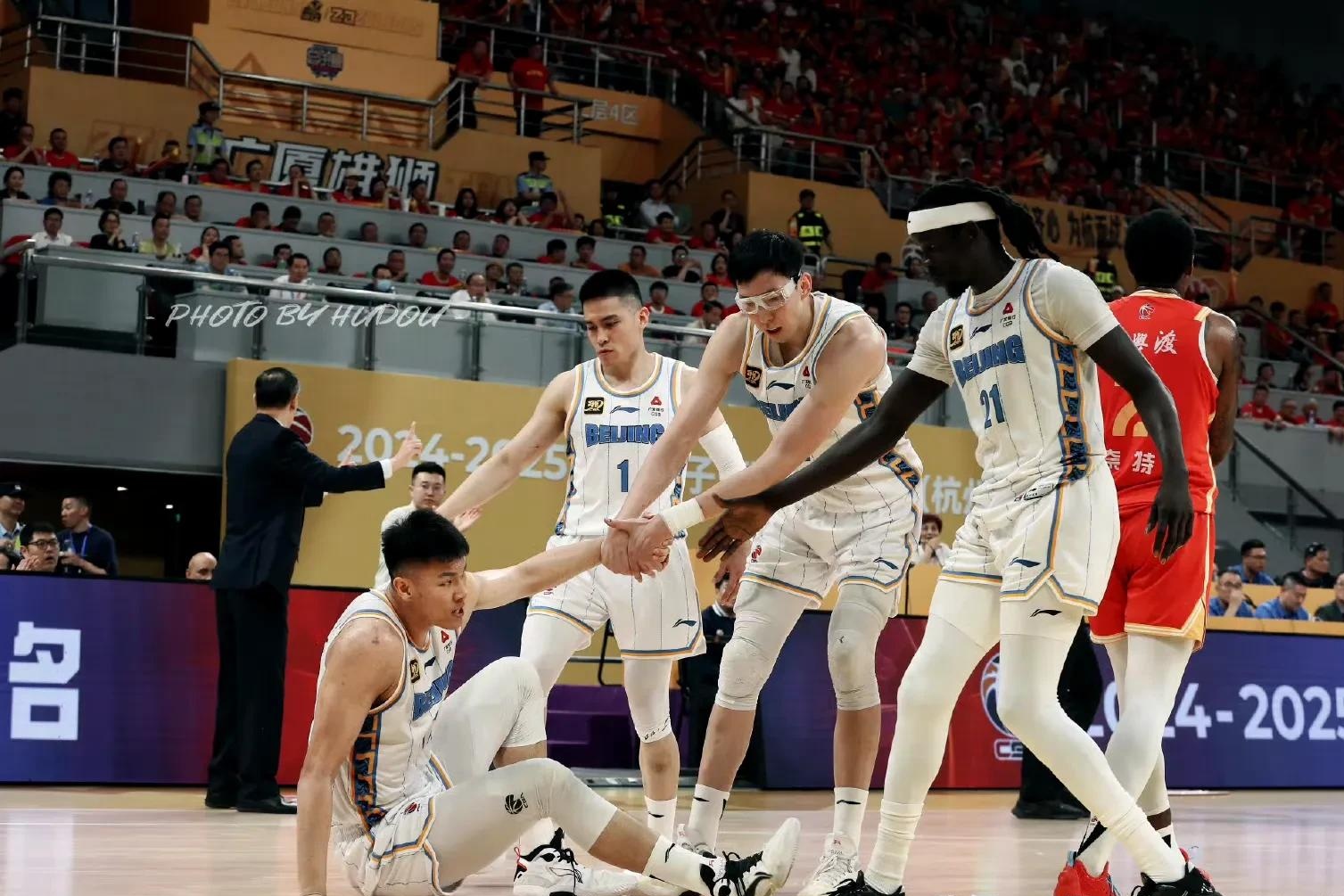 k1体育官网入口-广厦男篮训练开放日,赛后扳平良机引欢呼,德甲在即,临场指挥获称赞