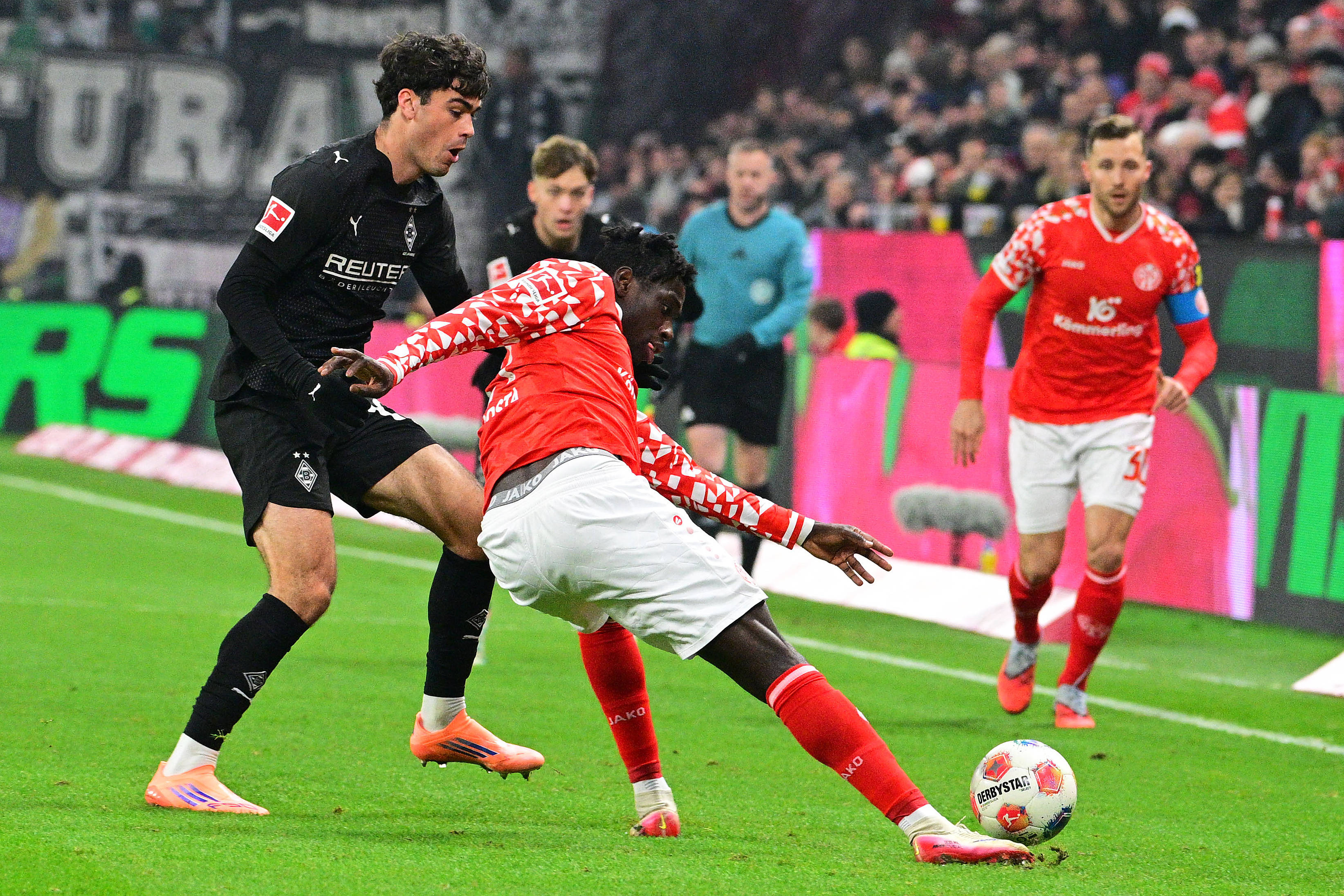 k1体育登录入口官网网址-门兴格拉德巴赫发布备战花絮，赛后回应争议，欧篮联任务艰巨，纪律约束更严格